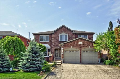 39 Peregrine Cres, Cambridge, ON, N1T1N9 | Card Image