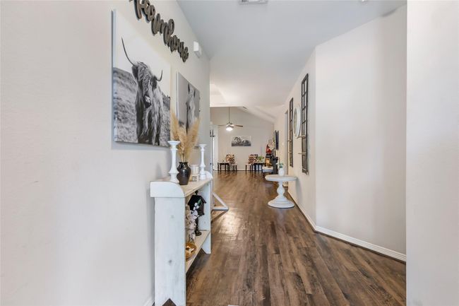 The large entry is very inviting. | Image 5
