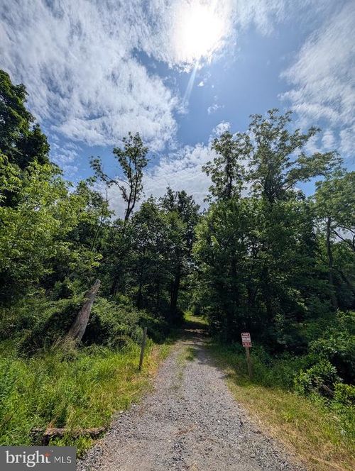 652 Moores Mountain Rd, MECHANICSBURG, PA, 17055-6036 | Card Image