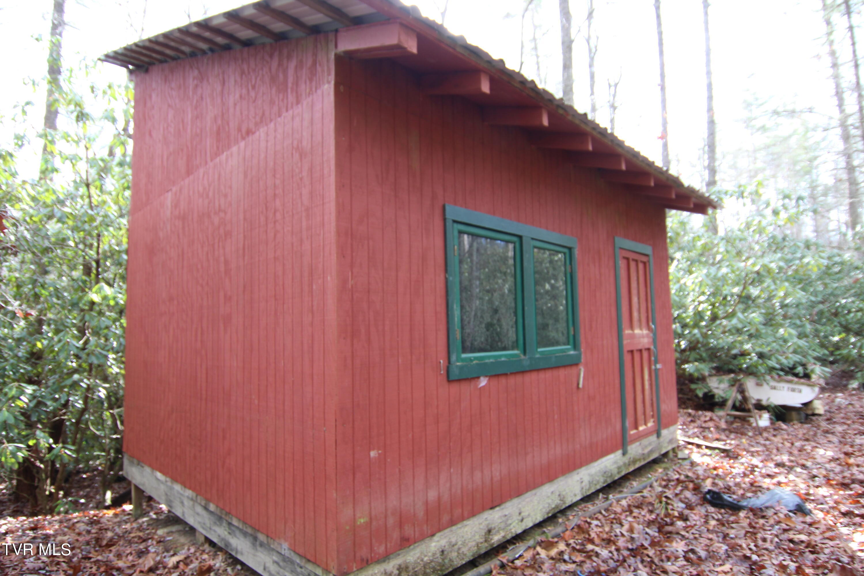 Doe Mountain Ln, Mountain City, TN 37683