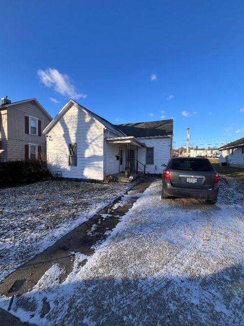 226 W Front St, Logan, OH, 43138-1830 | Card Image