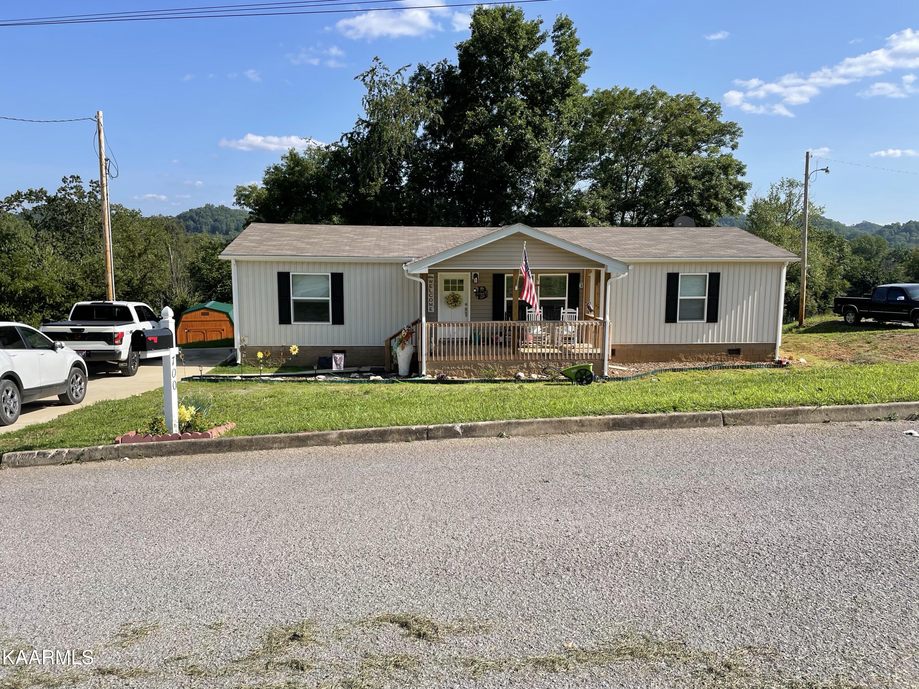 Elaine Dr, Tazewell, TN 37879