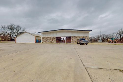 517 E Broadway St, Gainesville, TX, 76240-4128 | Card Image