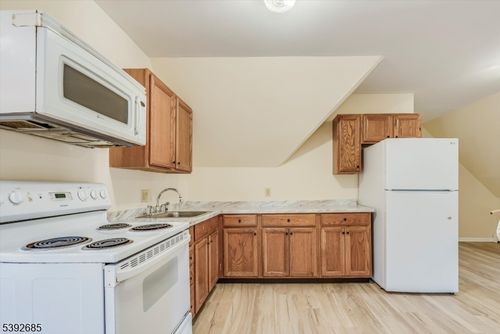 7 Washington St, Newton, NJ, 07860-2143 | Card Image