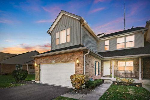 737 W St Johns Pl, Addison, IL, 60101-3268 | Card Image