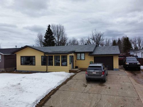 805 8 St, Fox Creek, AB, T0H1P0 | Card Image