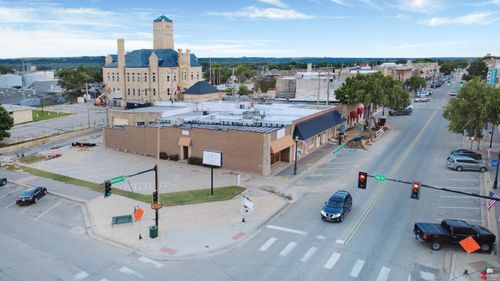 823 N Washington St, Junction City, KS, 66441-2446 | Card Image