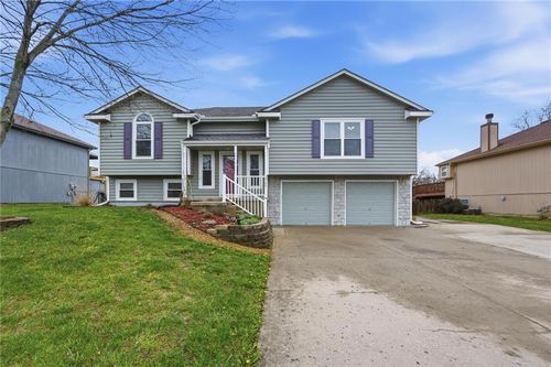 1707 Shelby Dr, Raymore, MO, 64083-8175 | Card Image