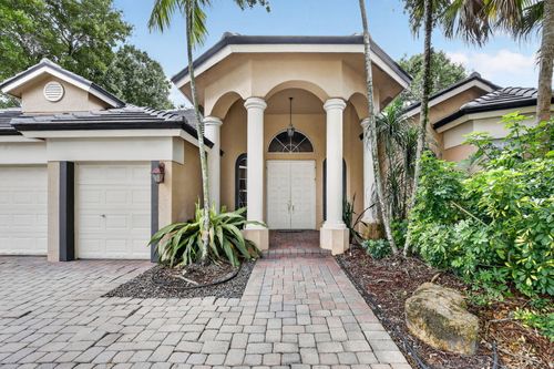 8106 N Savannah Cir, Davie, FL, 33328-3027 | Card Image