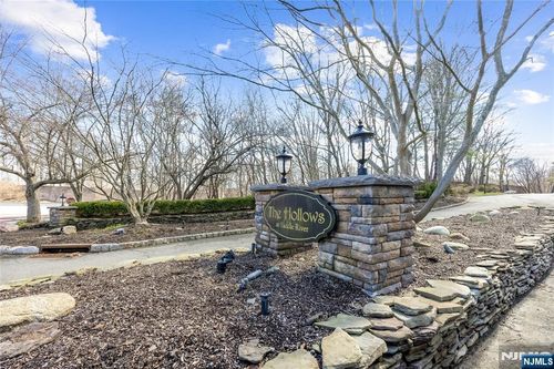 19 Sherbrooke Ct, Upper Saddle River, NJ, 07458-2902 | Card Image