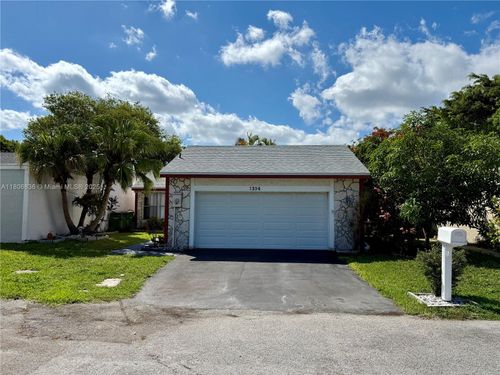 1304 Redstart Ct, Homestead, FL, 33035-1055 | Card Image