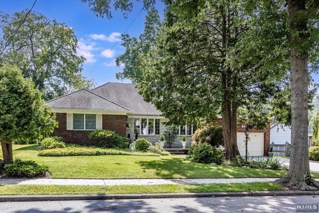 Country Ln, Clifton, NJ 07013