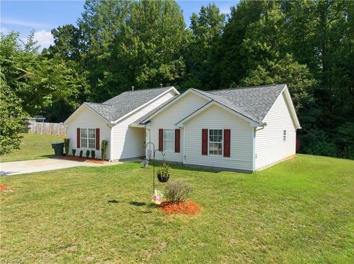 607 Whistling Swan Dr, Greensboro, NC, 27455-1531 | Card Image