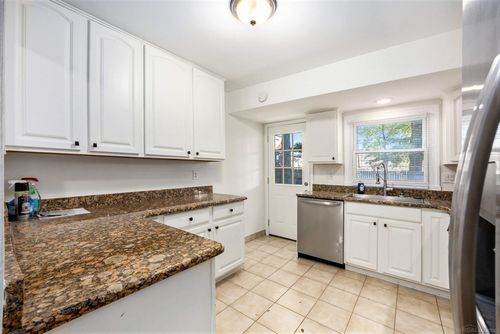 2368 Allard Ave, Grosse Pointe Woods, MI, 48236-1914 | Card Image