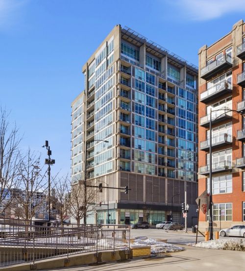 602-700 W Van Buren St, Chicago, IL, 60607-3615 | Card Image