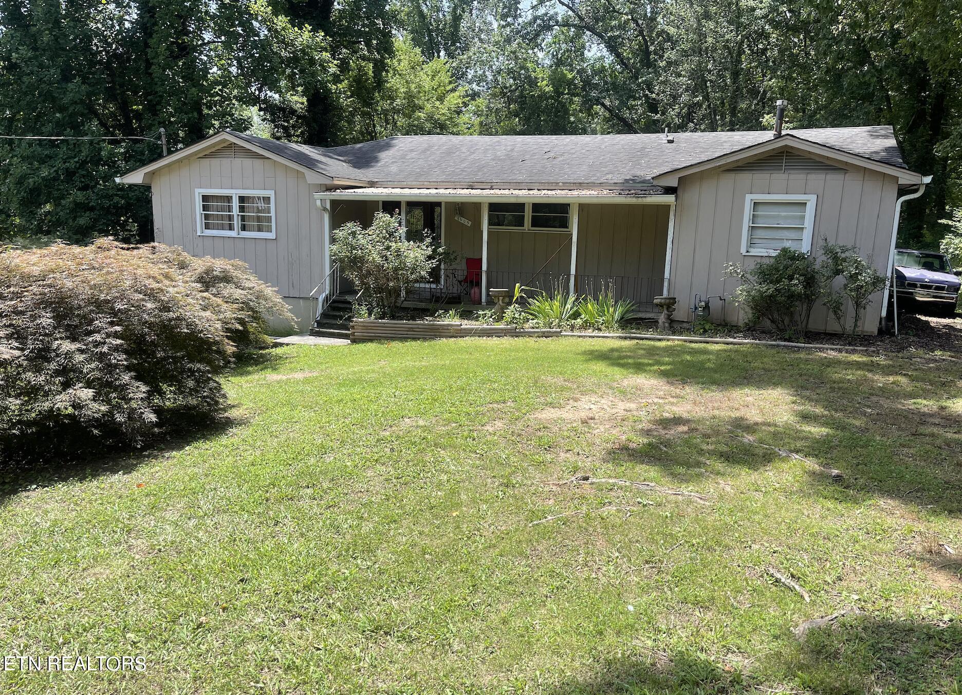 Hollywood Rd, Knoxville, TN 37909