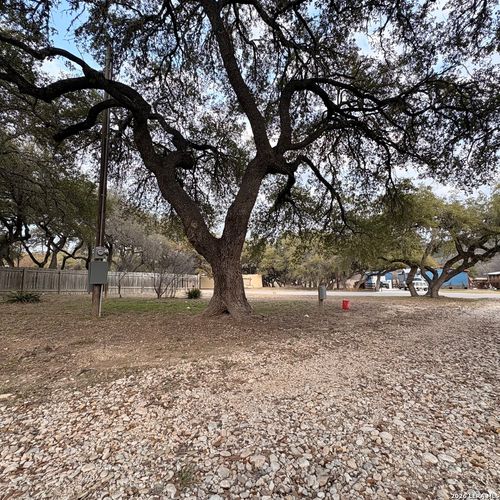 138 Lakeshore Dr S, Bandera, TX, 78003-4150 | Card Image