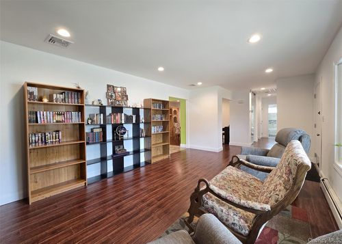 6 Shelley Dr, Middle Island, NY, 11953-2125 | Card Image