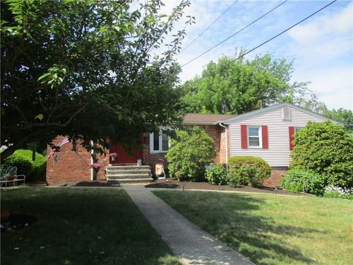15 Freedom Dr, Cranston, RI, 02920-3937 | Card Image