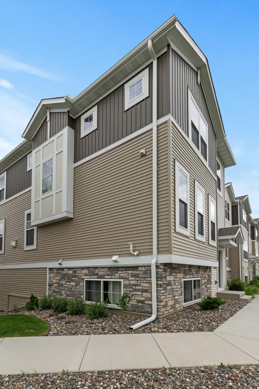 Gateway Curv, Saint Paul, MN 55109