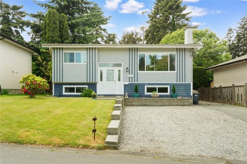 3922 Anton St, Saanich, BC, V8Z4M3 | Card Image