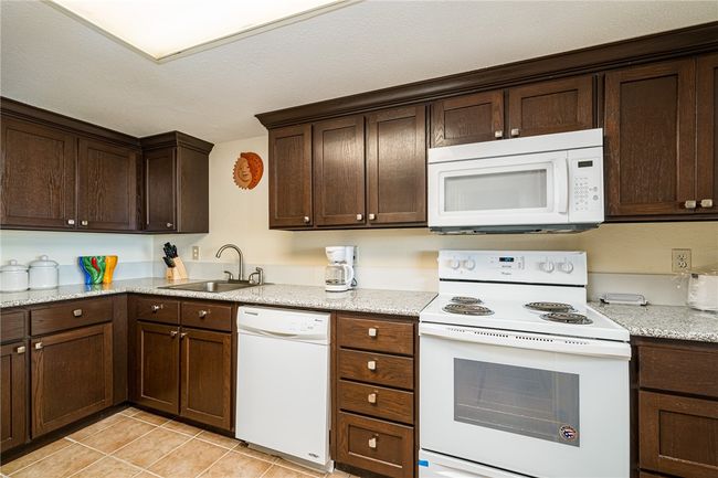 Large kitchen with so much storage! | Image 8