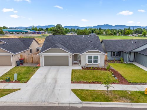 3626 Ford Dr, Medford, OR, 97504-5265 | Card Image