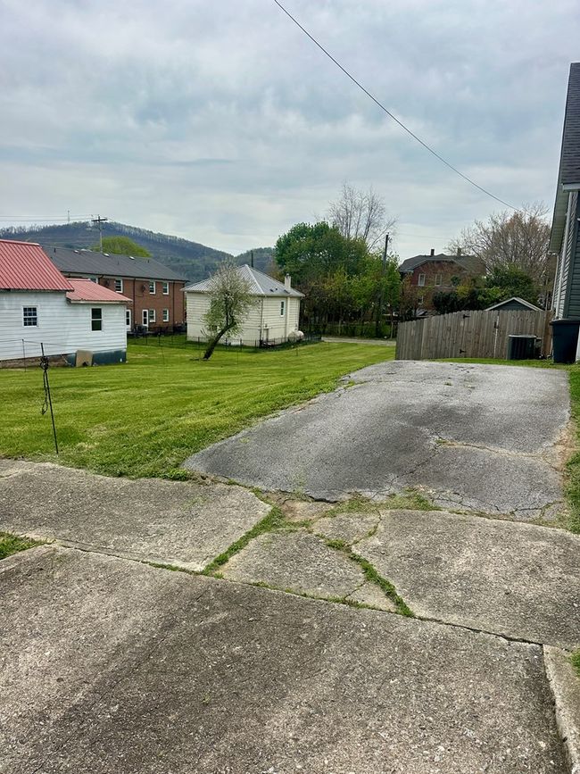 103 E Virginia St, House other with 4 bedrooms, 3 bathrooms and null parking in Galax VA | Image 39
