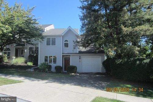 1740 Creek Vista Dr, New Cumberland, PA, 17070-2213 | Card Image