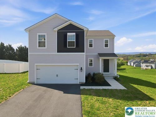 561 E 4th St, BERNVILLE, PA, 19506-9560 | Card Image