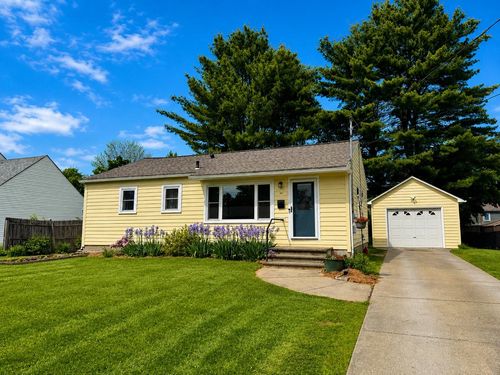 107 Abnaki Ave, Essex Junction, VT, 05452-3533 | Card Image
