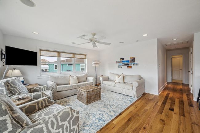 1226 Oahu Dr, House other with 4 bedrooms, 3 bathrooms and 1 parking in Tiki Island TX | Image 6