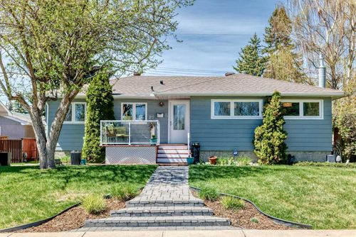 29 Chisholm Cres Nw, Calgary, AB, T2L0Y9 | Card Image