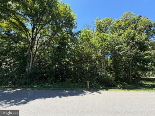 32 Cedar Dr, STERLING, VA, 20164-8600 | Card Image