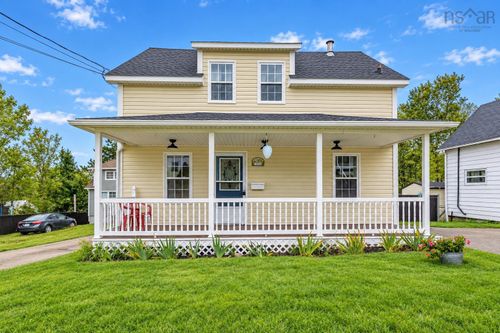 29 Central St, House with 3 bedrooms, 1 bathrooms and null parking in Sydney NS | Card Image