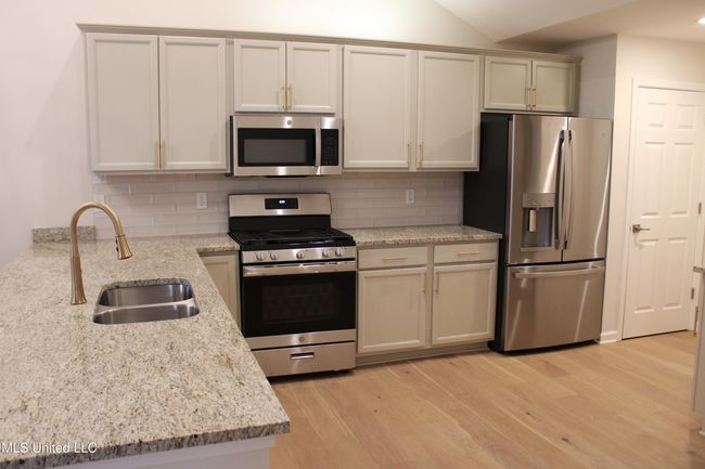 Kitchen | Image 11