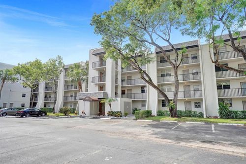 407-9420 Poinciana Pl, Davie, FL, 33324-4845 | Card Image