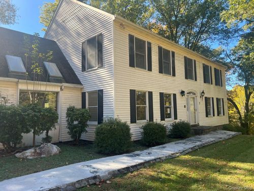 7 Felter Hill Rd, Monroe, NY, 10950-4758 | Card Image