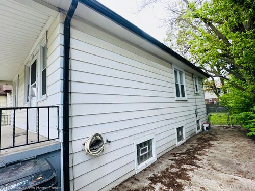 47 W Rockwood St, Ecorse, MI, 48229-1815 | Card Image