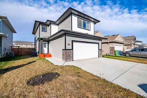 10 Travis Close, Red Deer, AB, T4P0W5 | Card Image