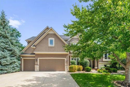 23970 112th Ter, Olathe, KS, 66061-7131 | Card Image