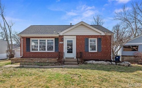 10228 Saint Arsene Ln, Saint Ann, MO, 63074-3813 | Card Image