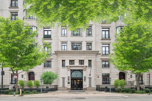 3w-65 E Goethe St, Chicago, IL, 60610-7260 | Card Image