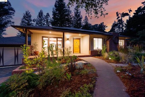 4685 Commonwealth Dr, Oakland, CA, 94605-5701 | Card Image