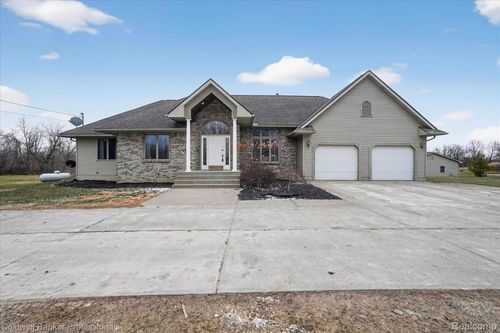 10310 Sharp Rd, Swartz Creek, MI, 48473-9157 | Card Image