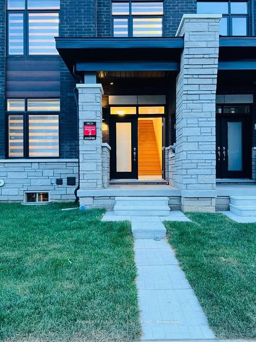 8 Bonnington Drive, Brampton, ON, L7A5M1 | Card Image