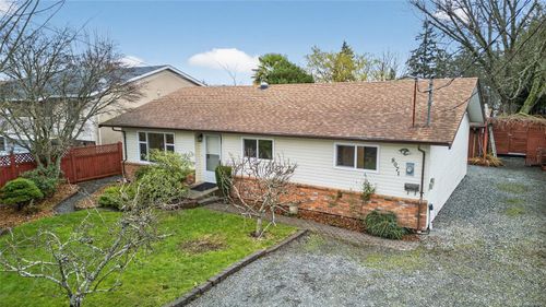 8071 Queen St, Crofton, BC, V0R1R0 | Card Image