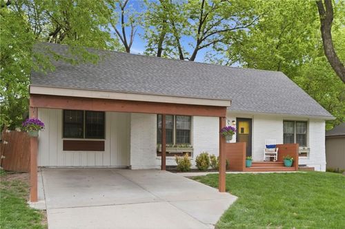 2006 W 71st Ter, Prairie Village, KS, 66208-3316 | Card Image