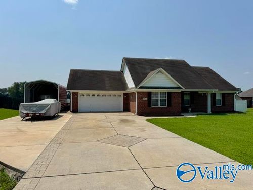 27616 Jeffrey Lee Ln, Toney, AL, 35773-8385 | Card Image