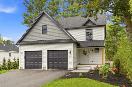 8 Gale St, Concord, NH, 03301-2434 | Card Image